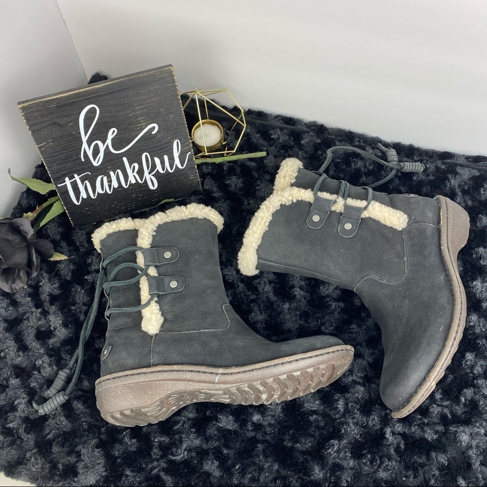 UGG Akadia Boots